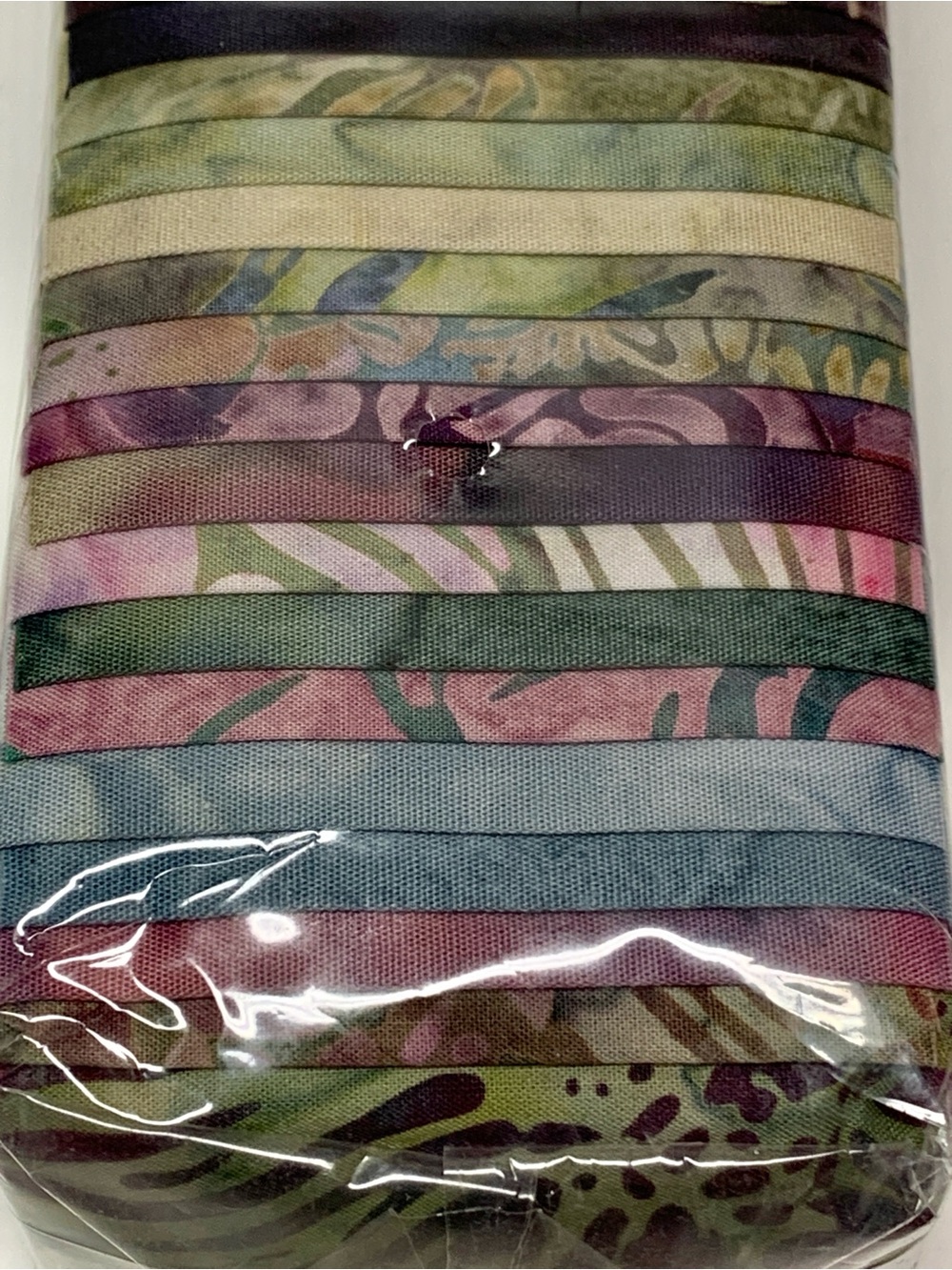 Hoffman Fabrics Bali Pops Zinfandel 40 Strips 2.5” x 44” Batik Fabric NWT - Picture 5 of 7